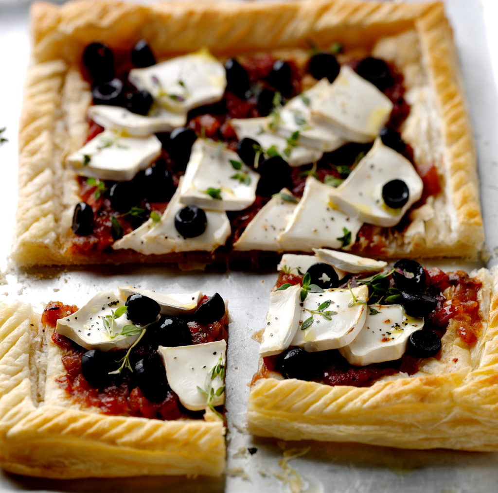 Goats’-Cheese-and-Puff-Pastry-Pizza-with-Tracklements-Tomato-Onion-Chutney-1